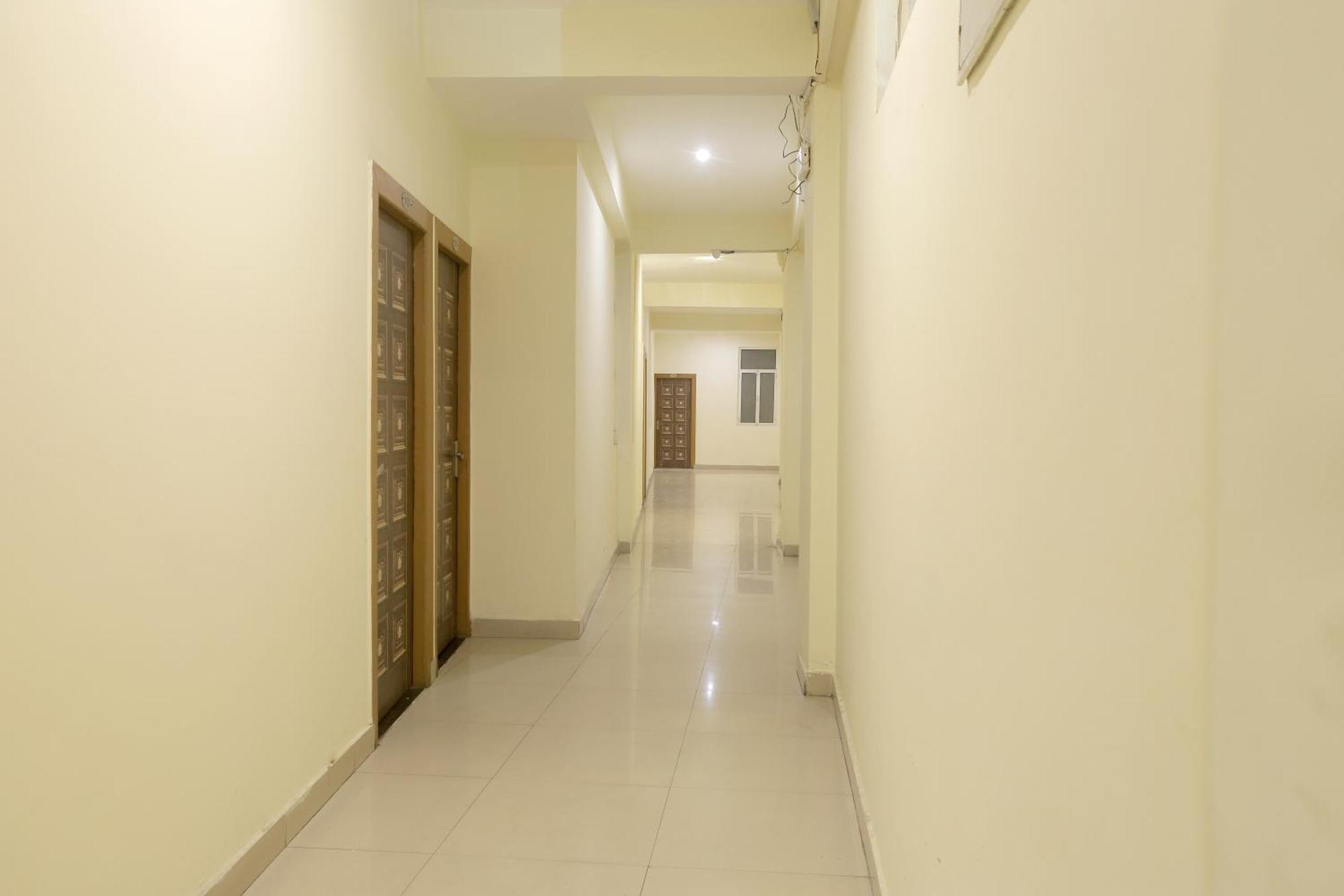 Hotel Lemon Suites & Banquet Noida Sector 62 Extérieur photo