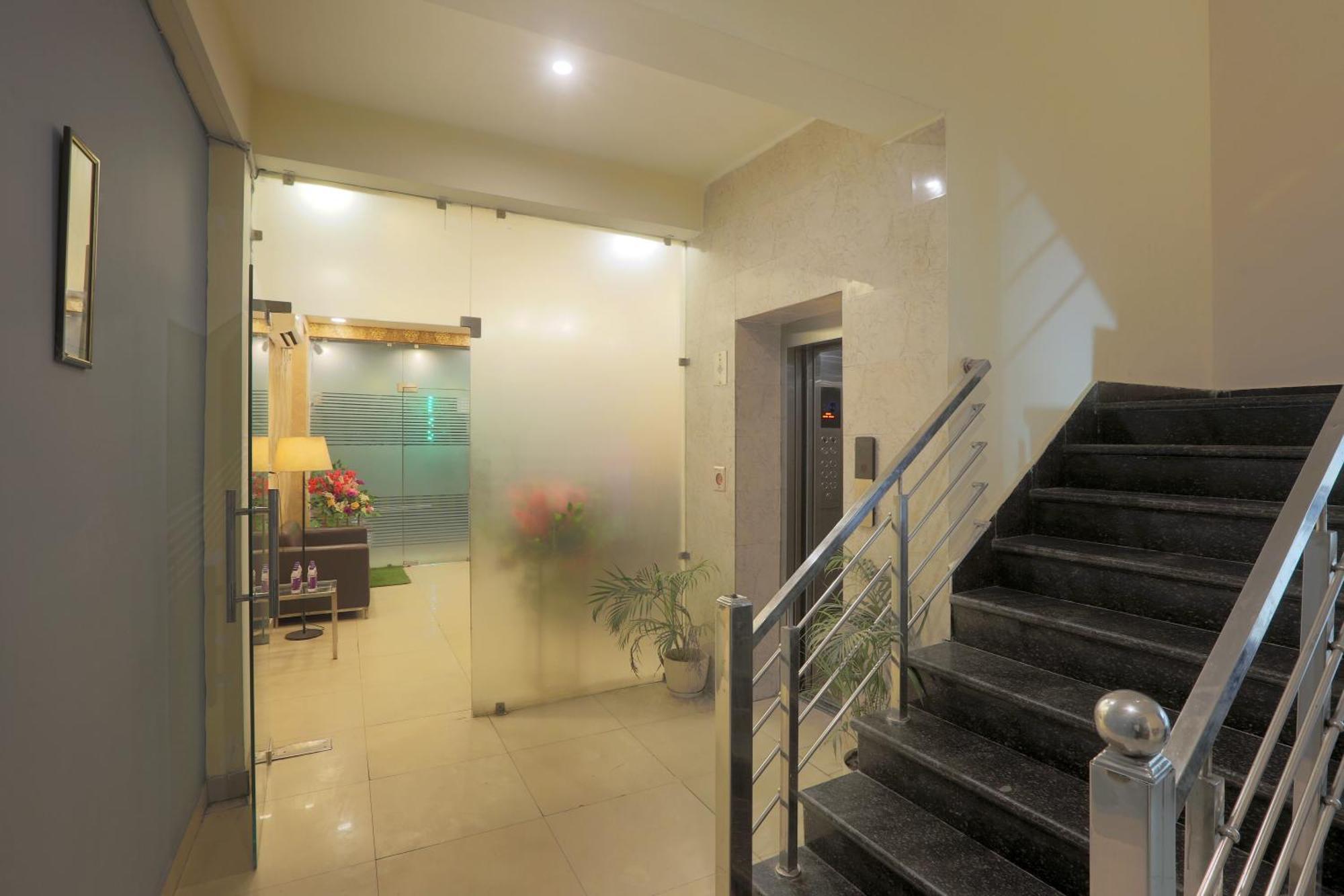 Hotel Lemon Suites & Banquet Noida Sector 62 Extérieur photo