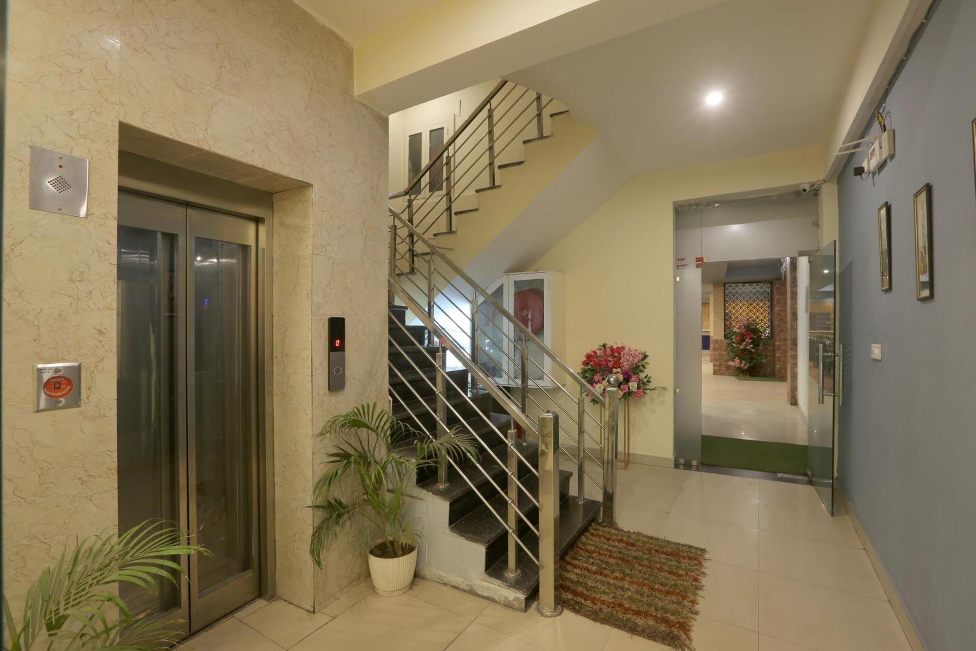 Hotel Lemon Suites & Banquet Noida Sector 62 Extérieur photo