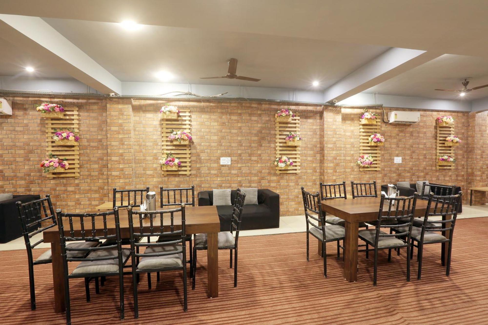 Hotel Lemon Suites & Banquet Noida Sector 62 Extérieur photo