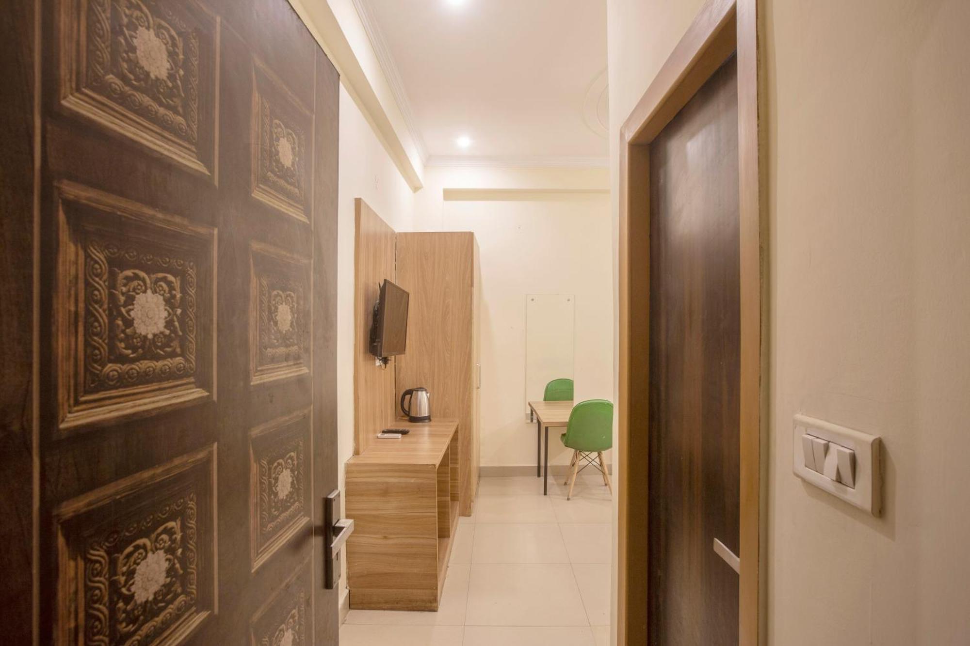 Hotel Lemon Suites & Banquet Noida Sector 62 Extérieur photo